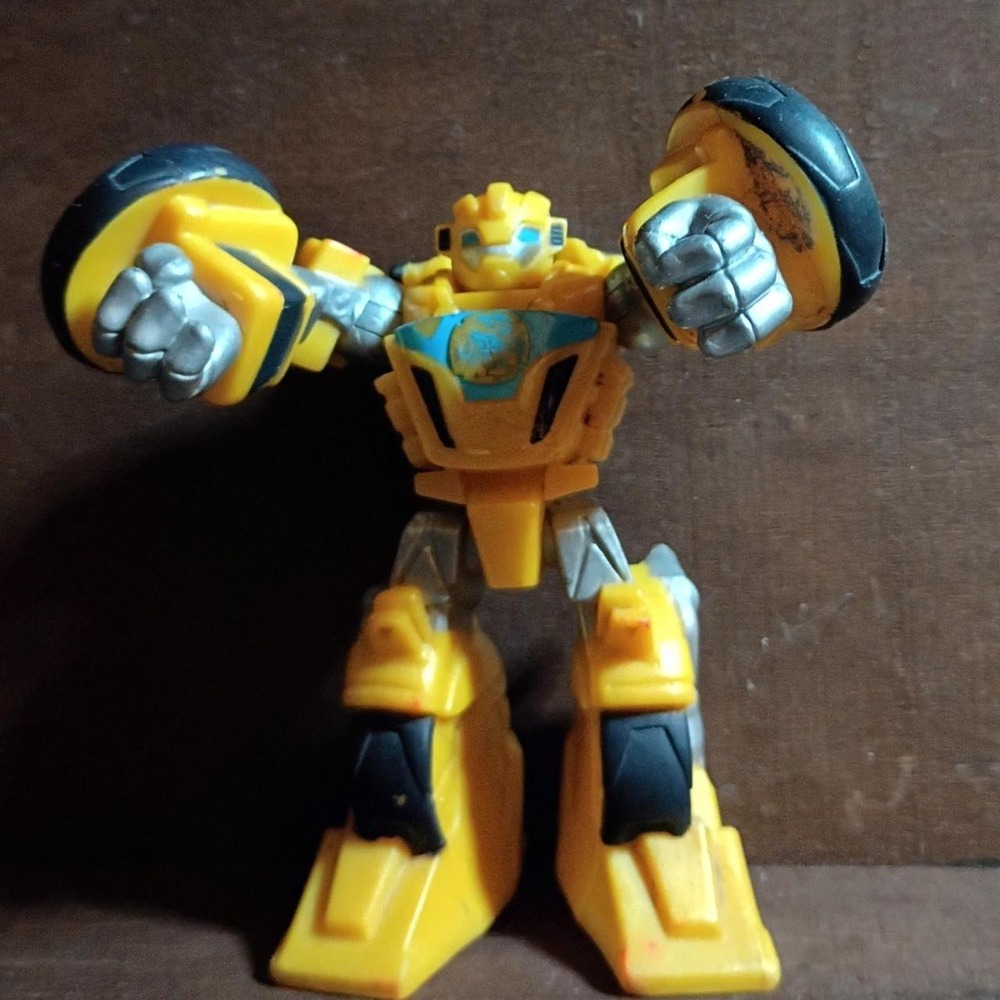 Playskool Heroes Transformers Rescue Bots Bumblebee Action Figure 3 inch Yellow